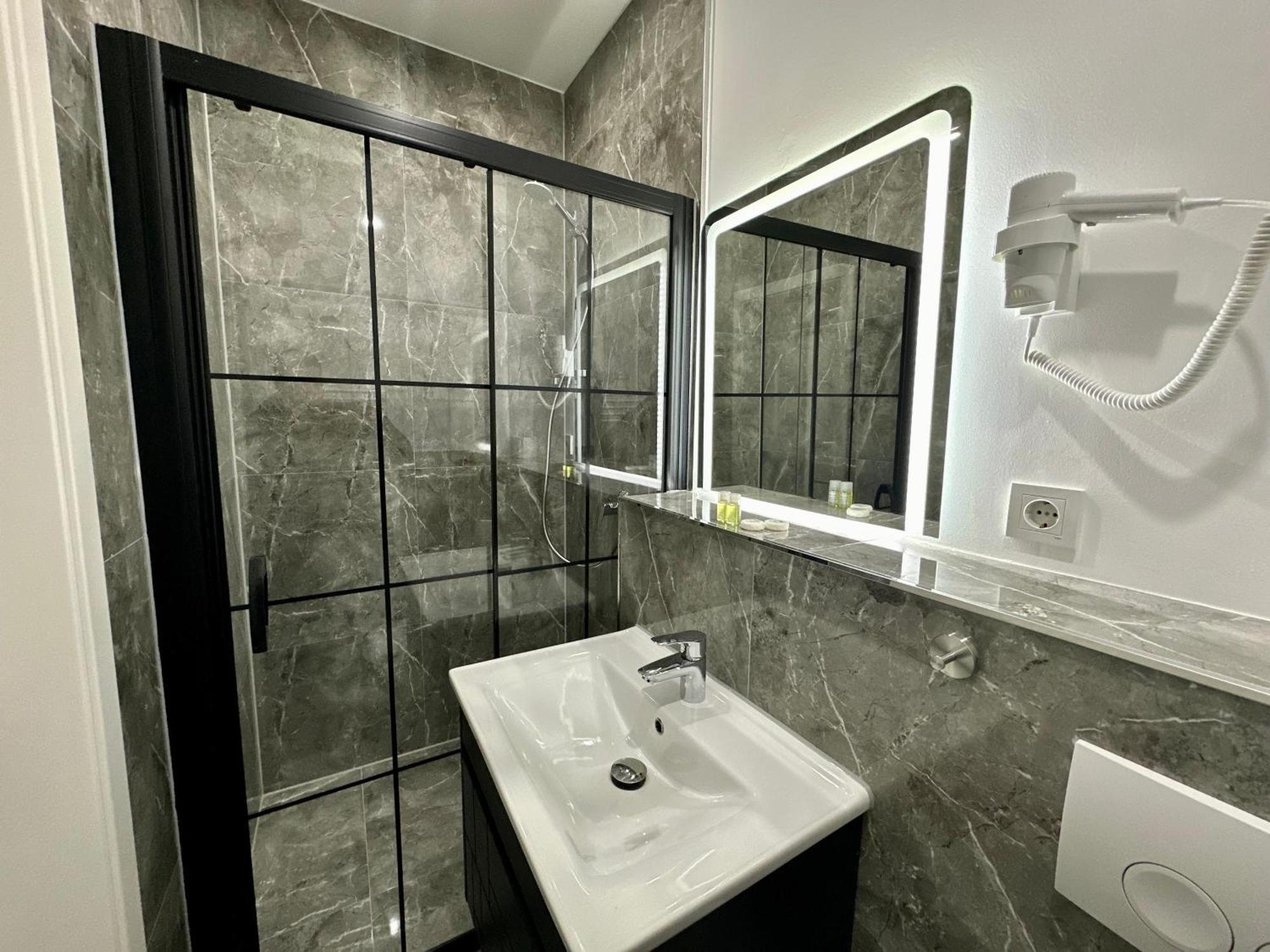 Durmaz Hotel Hannover Exterior photo