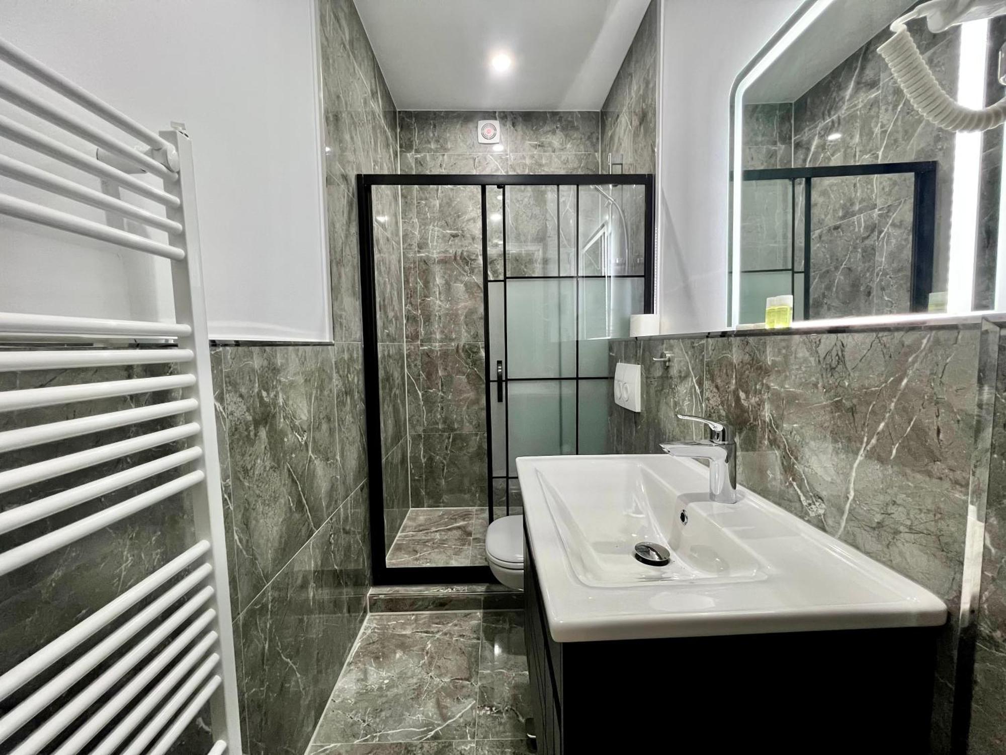 Durmaz Hotel Hannover Exterior photo